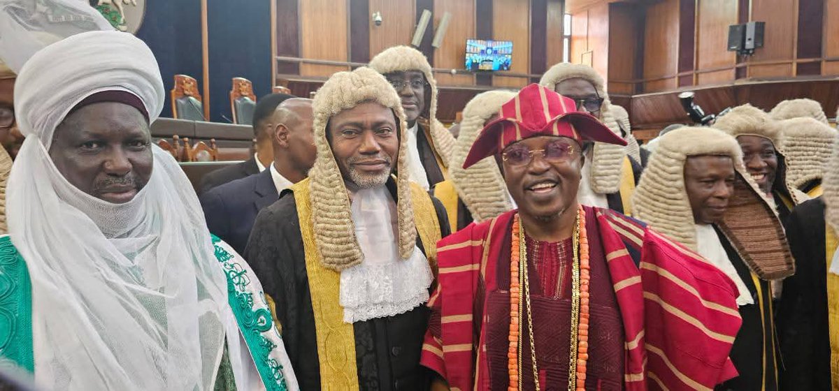 Oluwo Graces Swearing-In of New SAN at Supreme Court 👑

Ọba AbdulRosheed Adewale Akanbi, the Oluwo of Iwoland, added royal splendour to the Supreme Court of Nigeria as he graced the swearing-in ceremony of the newly elevated Senior Advocate of Nigeria (SAN), Habib Oredola.🎓
