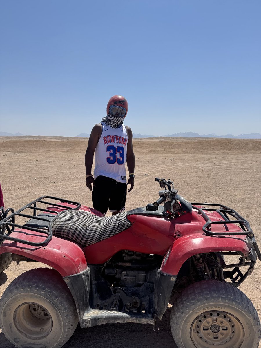 Burt73W's tweet photo. Stranded in the desert. https://t.co/7BM3lhomhH