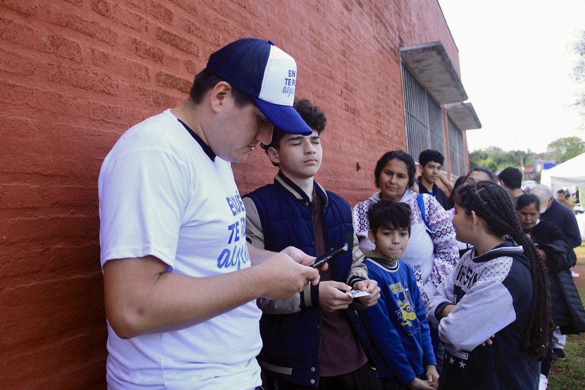 El programa “¿En qué te puedo ayudar?” demostró la importancia de estar presentes con soluciones reales y concretas.

Hoy, junto al Vicegobernador de nuestra provincia Lucas Romero Spinelli, el Intendente de Garupá Lucho Ripoll y el Ministro de Desarrollo Social Fernando Meza,