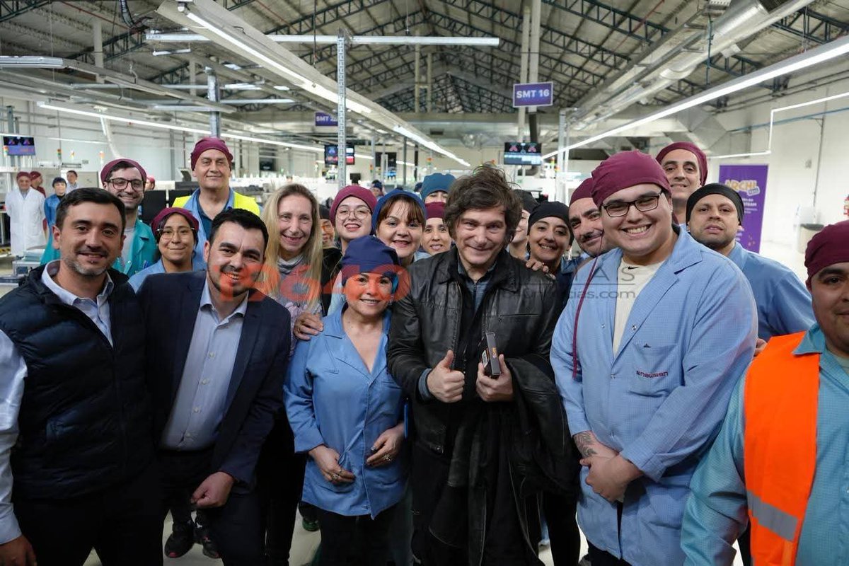 JCAnoticias's tweet photo. #Ahora #ushuaia
El Presidente Javier Milei junto a los trabajadores de #Newsan
#Whatsapp 2901 60-0875 JCAnoticias
@JMilei @EsTendenciaEnX
@TraductorTeAma
https://t.co/xyZRZSIy7c https://t.co/0xc6ROH4JF