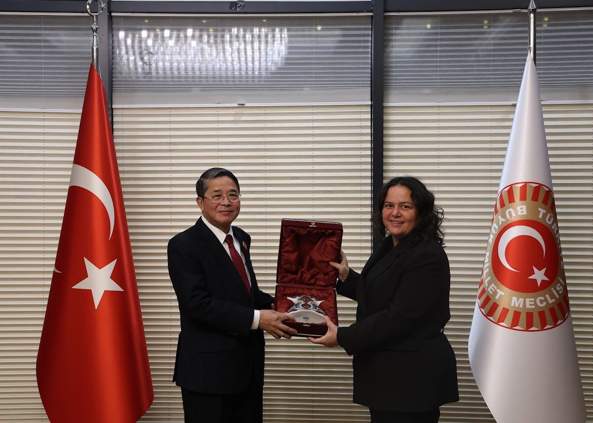 📍 TBMM

Türkiye/Vietnam Parlamentolar Arası Dostluk Grubu olarak Vietnam Ulusal Meclisi Başkan Yardımcısı Sayın Nguyen Duc Hai ve beraberindeki heyeti Meclisimizde ağırladık. 🇹🇷🤝🇻🇳

Başkanlığını yaptığım bu temasların, ticaretten kültüre pek çok alanda ilişkilerimizi daha da