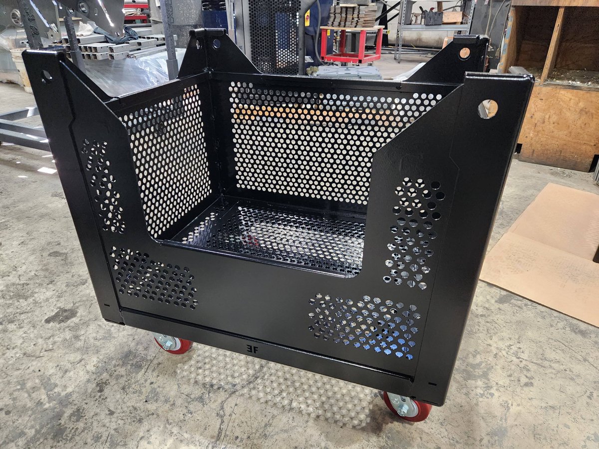 EntFabLLC's tweet photo. Cases getting ready to head out the door! We re-designed them to be even beefier than prime steak.more sizes to come, we think you're gonna love our new lineup.

#roadcase #modulartouring https://t.co/cODLnOGV8S