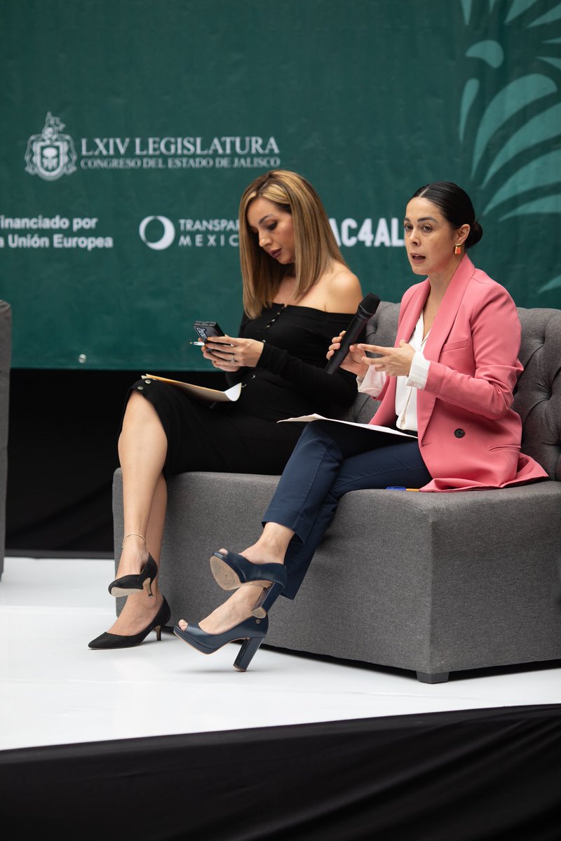 Estos fueron algunos de los puntos que plantearon las mujeres en el encuentro de Jalisco para construir un transporte basado en reglas claras y justas.

 📃Conocer cómo se otorgan las concesiones y los subsidios para el servicio de transporte público. 💵

🔎¿Cómo identificar los