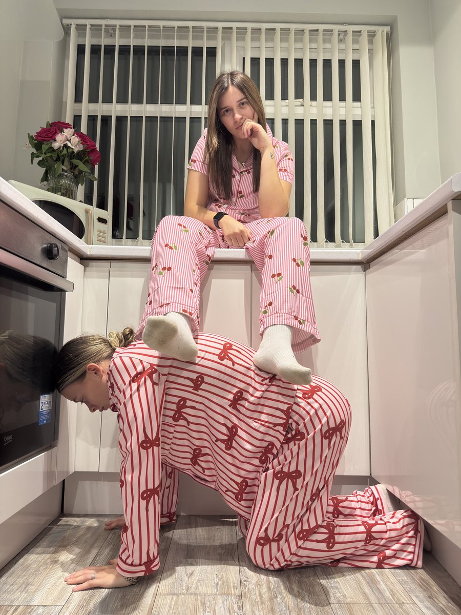 The only thing lower then my femsub gf is you 🫵🏼
Customs available 😵‍💫