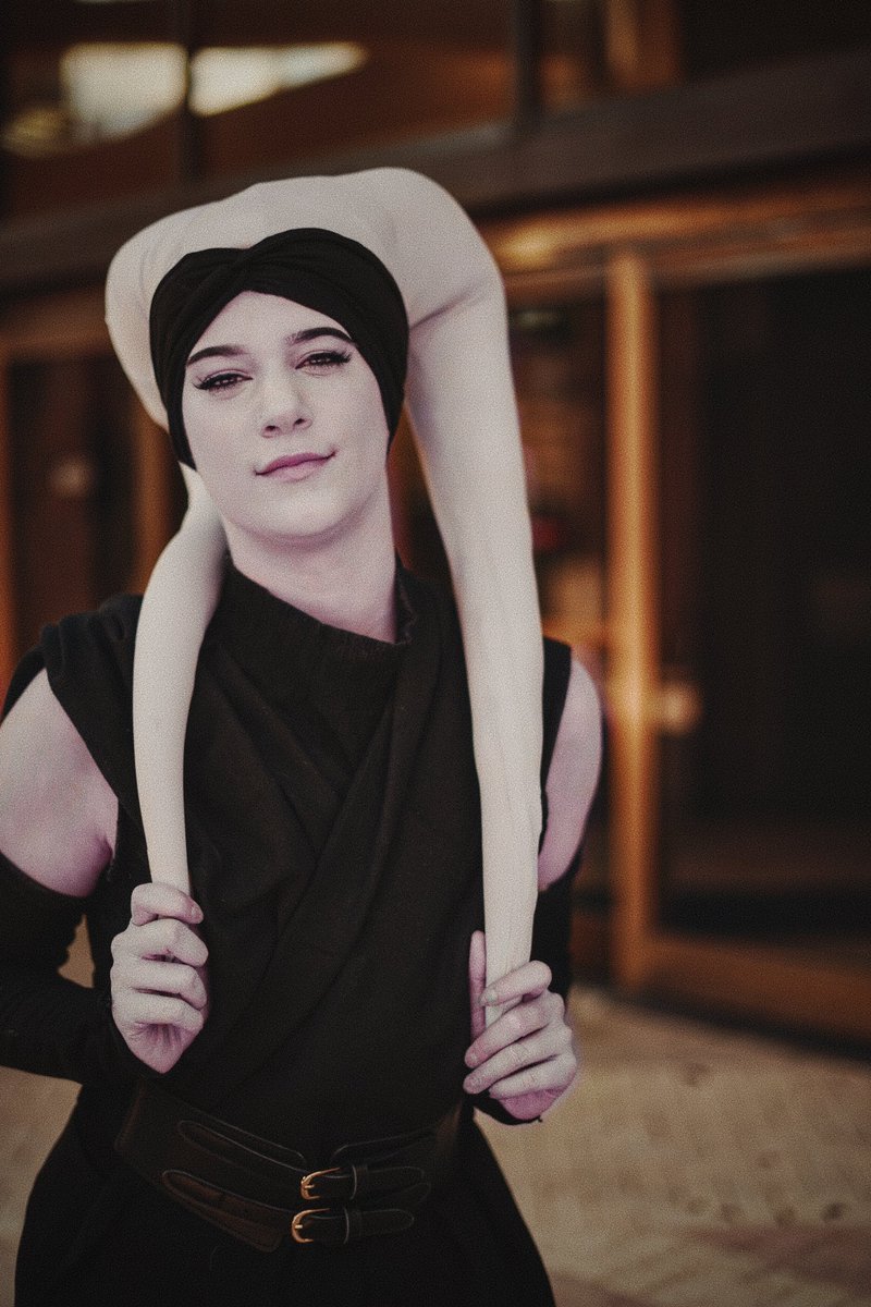 trashpotatopie's tweet photo. i’m a real nerd now :D
📸: @therealflewit 
#cosplay #cosplayer #StarWars #starwarscosplay #twilek #twilekcosplay https://t.co/NNZlwWZ3ie