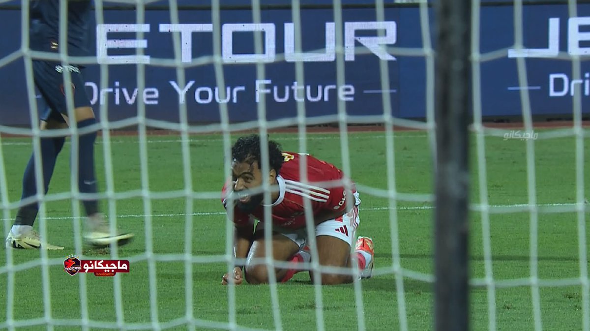 ضحكة حسين الشحات دى عالميه❤️❤️😂