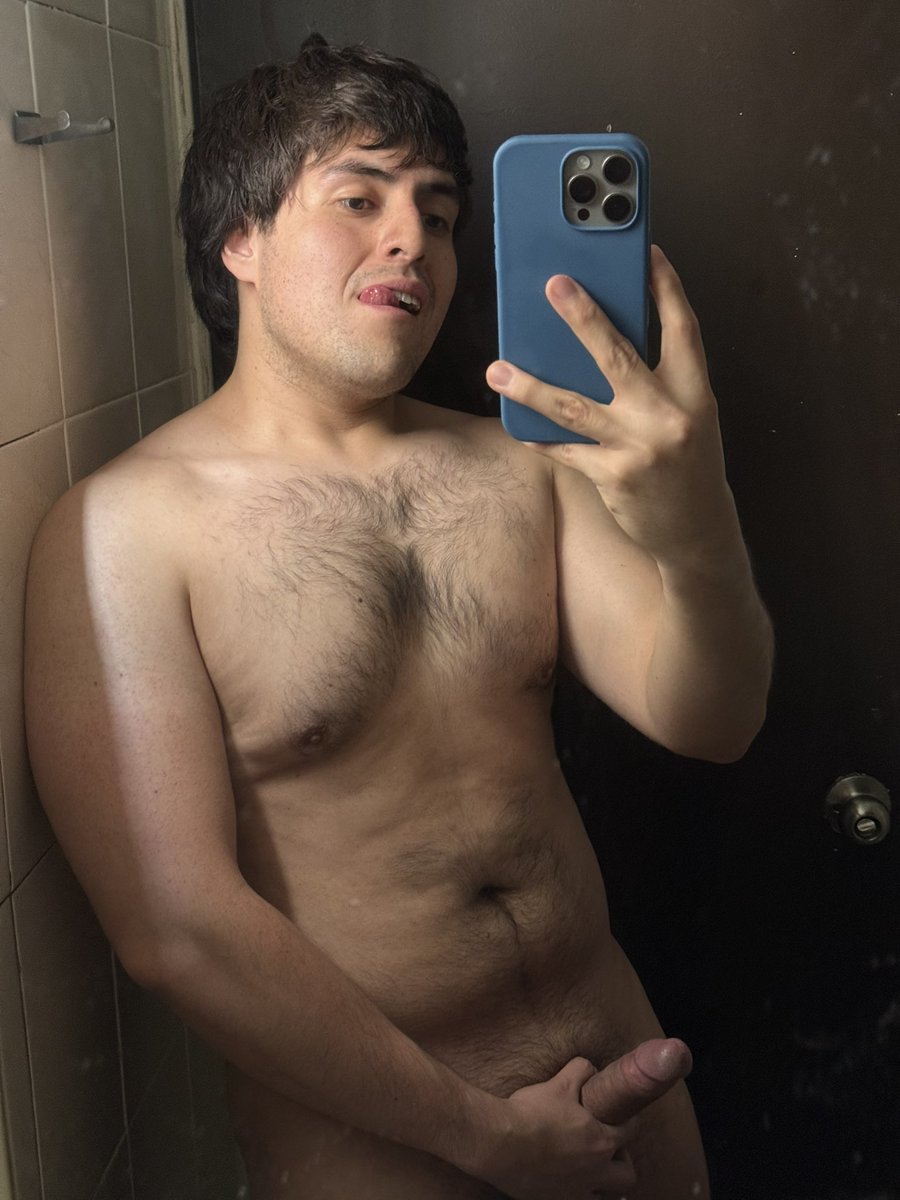 La traigo bien sudada del gym, quieres? 😈