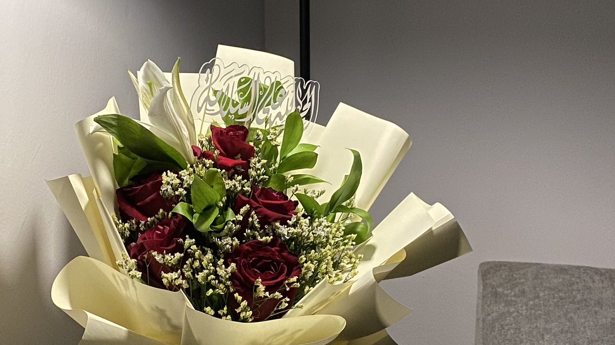 يارب انا ادري حناني ياخذني بـ دروب اجهلها
واعرف هشاشة خاطري كيف تذبحني 

أناجيك يارب ان لا يقسى علي حناني  .