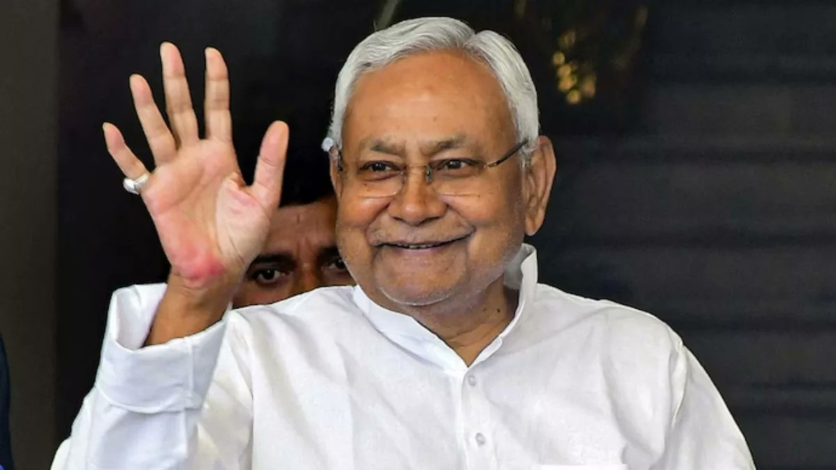 NishuGautam1432's tweet photo. नीतीश कुमार ने किया ₹11,921 करोड़ योजनाओं का उद्घाटन 🚨
क्या ये “विकास” है या “चुनावी खेल”?
आपकी राय? 🤔
#BiharElections2025 #बिहारचुनाव #NitishKumar #DevelopmentVsPolitics https://t.co/qPJAgeDeJJ