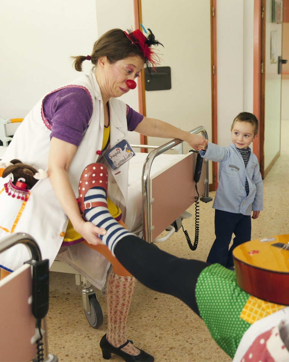 ¿Conoces nuestros clowns?

“Soy la supervisora Remedios, que sale en todos los medios y que no le gustan los serios”

Esther Ramos / Supervisora Remedios

Más payasos y payasas en nuestra galería:
payasospital.org/galeria-de-pay…