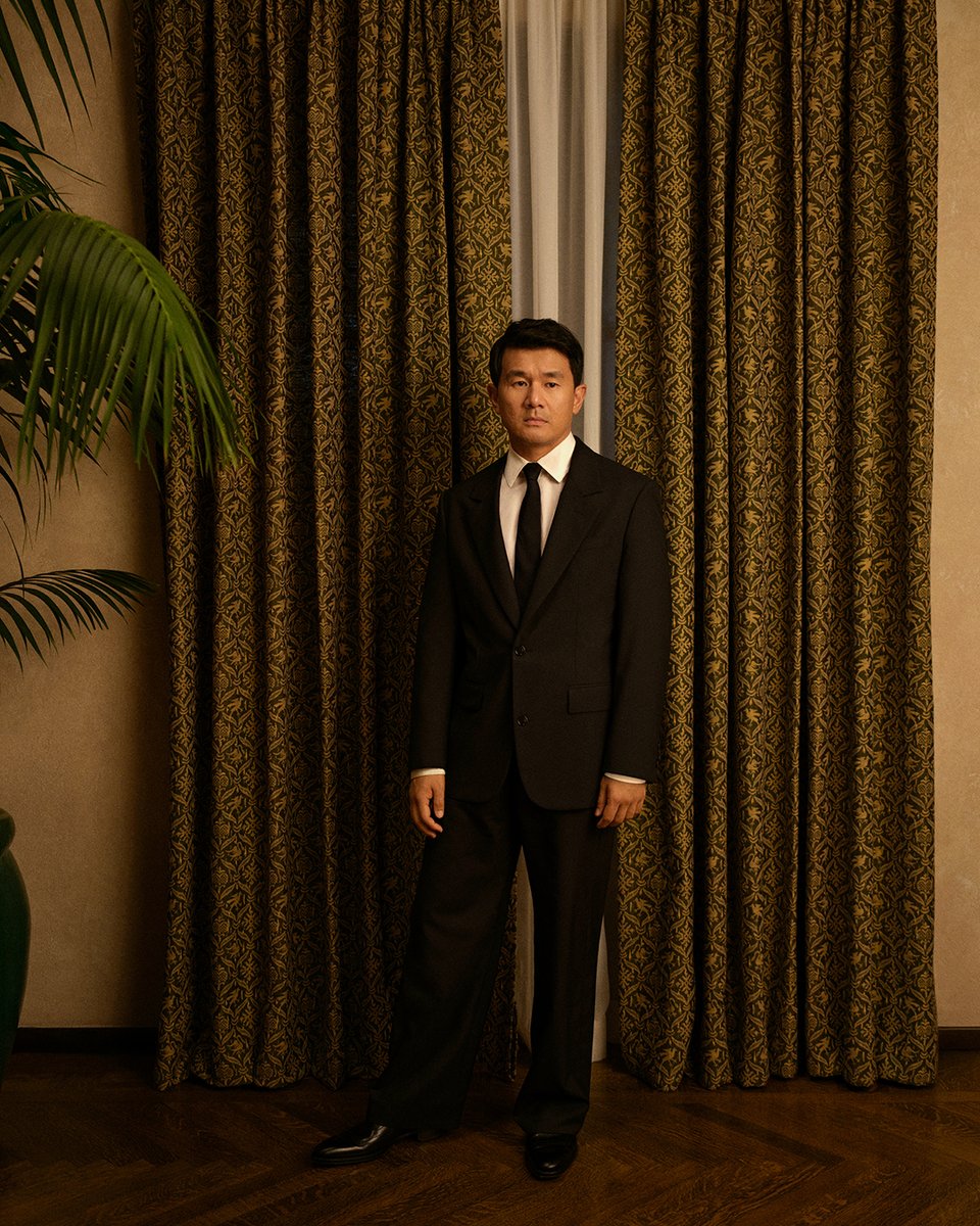 gucci's tweet image. Ed Harris as Harlan, and Ronny Chieng as Zane in THE TIGER. Watch the short film on.gucci.com/GucciTheTigerS…
#GucciTheTiger #GucciLaFamiglia #MFW #EdHarris #RonnyChieng