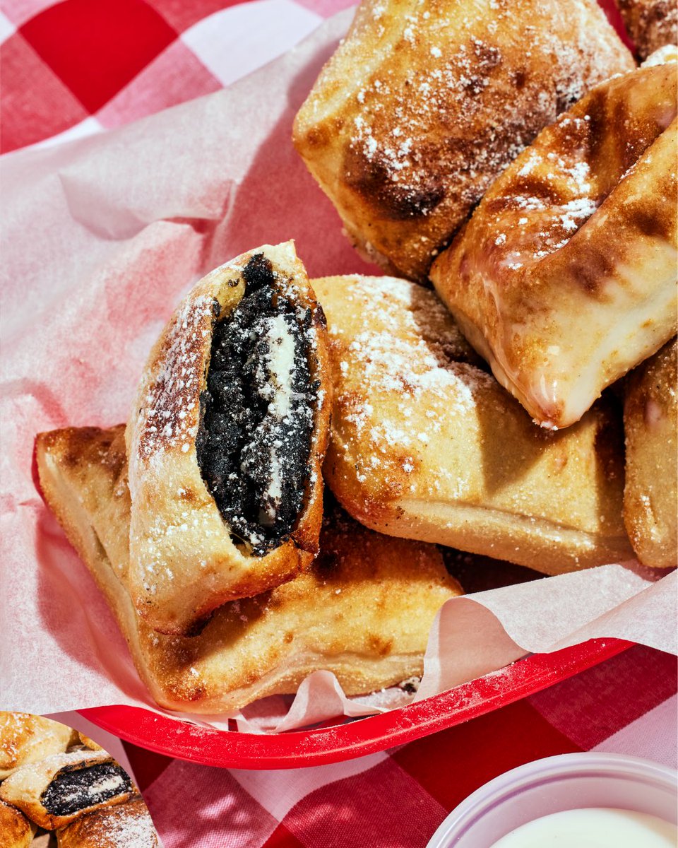 andpizza's tweet photo. Oreos just got main character energy π‘
Available for a limited time only. Grab your Oreo Dippers while you still can!
#oreodippers #friedoreos #desserts #andpizza https://t.co/DcHdDn0WXz