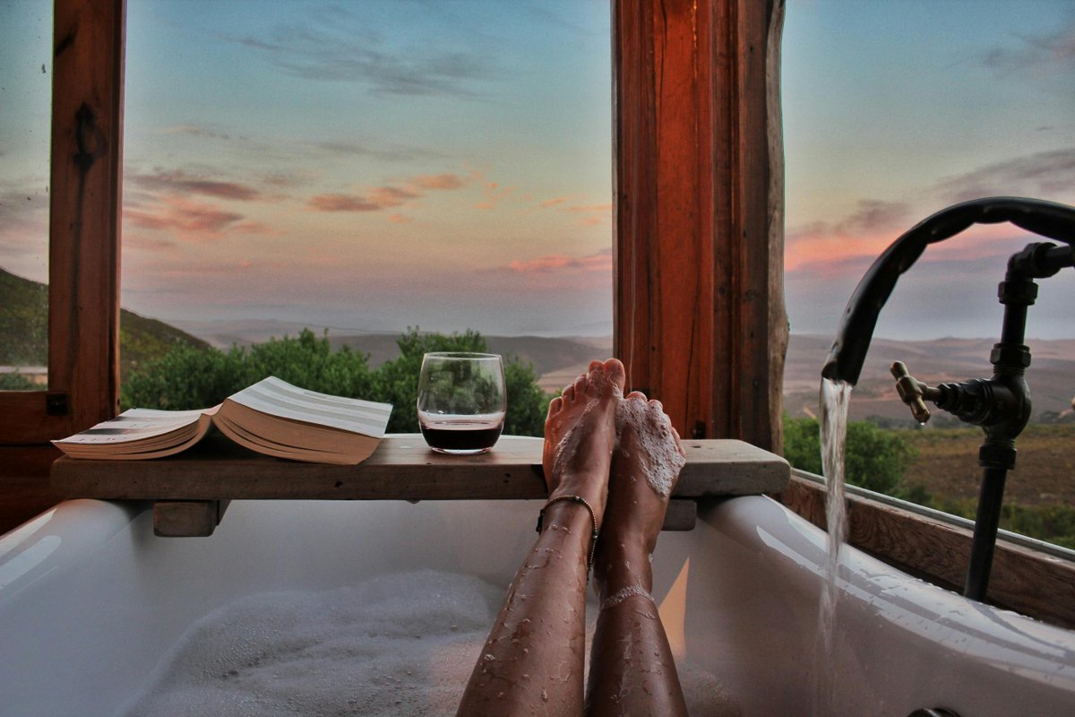 SereneIndulge's tweet image. 💭 Tip: Did you know by taking a warm bath about 1-2 hours before bedtime can improve sleep quality?  It helps you fall asleep faster.
 
sereneindulgencespa.com

#SpaTrivia #RelaxAndLearn #SereneKnowledge #WellnessTalk #AtHomeRelaxation #SelfCareCommunity