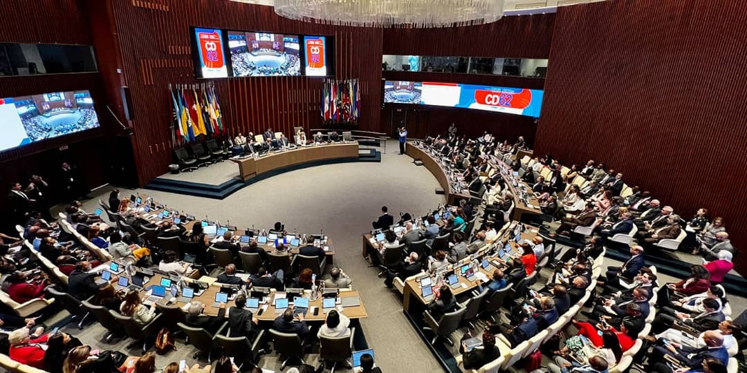 🇨🇺 #Cuba denunció este lunes en la 62 Reunión del Consejo Directivo de la <a href="/opsoms/">OPS/OMS</a> la negativa de visa del Gobierno de Estados Unidos, a los directivos del <a href="/MINSAPCuba/">Ministerio de Salud Pública de Cuba</a> que participarían en ese trascendental evento.
Reiteramos el compromiso de seguir cooperando con la organización.