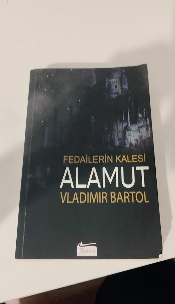 ncky___'s tweet photo. 11.YY'da Selçuklu egemenliğindeki İran topraklarında geçtiği anlatılagelen H.Sabbah'ın,Alamut'un,fedailerin ve yalancı cennet bahçelerinin hikayesini Slovenyalı yazar Vladimir Bartol'un kaleminden okuyoruz bu sefer ve 11.yy dan bu yana bazı şeylerin çokta değişmediğini görüyoruz! https://t.co/MldWKYf6Ey