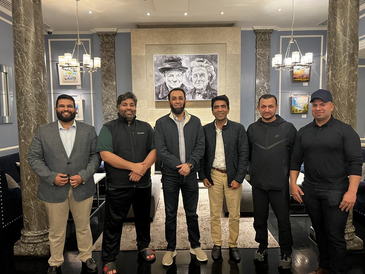 RashidHashmis's tweet photo. بنیان المرضوص کو سوشل میڈیا کےمحاذ پہ جتنے والی ٹیم کےسربراہ وفاقی وزیرِاطلاعات عطا تارڑ صاحب @TararAttaullah اور اُنکےدستِ راست،وز��راعظم صاحب کے ڈیجیٹل میڈیا ایڈوائز بدر شہبازصاحب @BSWarraich سے لندن میں ملاقات، اس موقعہ پر انہیں وزیراعظم صاحب کےکامیاب دورۂ امریکہ پہ مبارکباد دی https://t.co/g0sgZz63oo