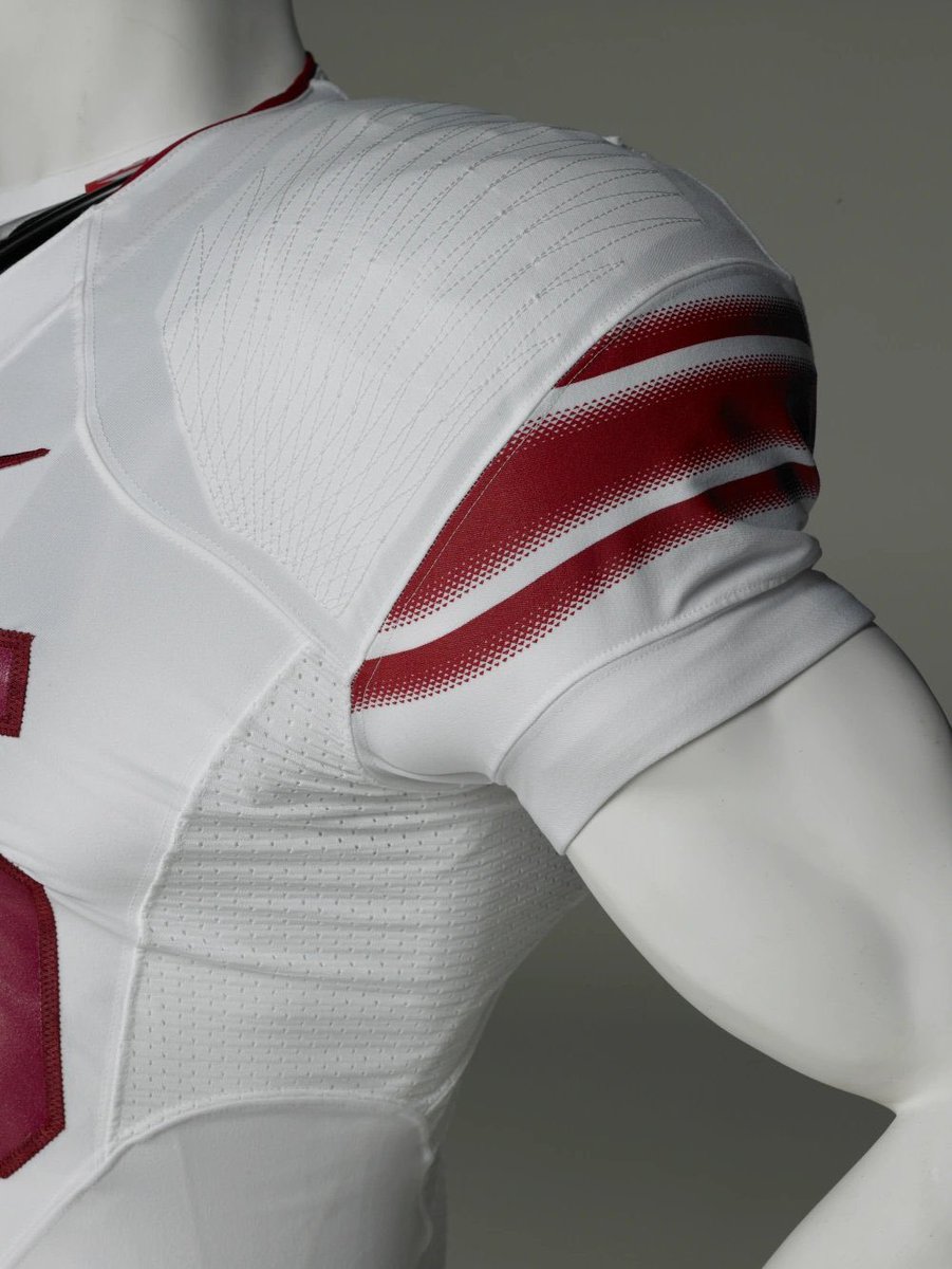 SoonerTracker's tweet photo. 2009: the #Sooners were selected as one of the participating teams in the Nike Pro Combat program.
They sported a modernized version of the throwback 50's look against Texas Tech in Lubbock. https://t.co/2rhEODXXSR