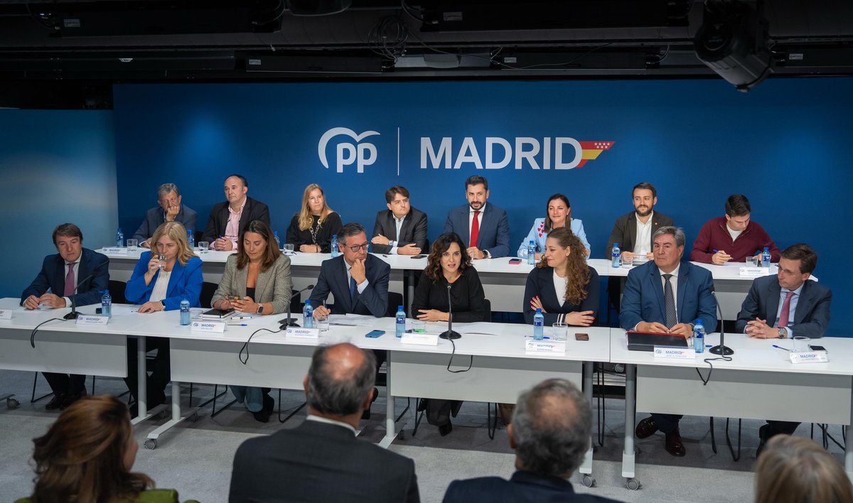 PP Comunidad de Madrid (@ppmadrid) on Twitter photo La presidenta <a href="/IdiazAyuso/">Isabel Díaz Ayuso</a> y la portavoz <a href="/EsterMunoz85/">ESTER MUÑOZ</a> han participado en el Comité Ejecutivo Autonómico y la Junta Directiva del PP de Madrid. La presidenta <a href="/IdiazAyuso/">Isabel Díaz Ayuso</a> y la portavoz <a href="/EsterMunoz85/">ESTER MUÑOZ</a> han participado en el Comité Ejecutivo Autonómico y la Junta Directiva del PP de Madrid.
