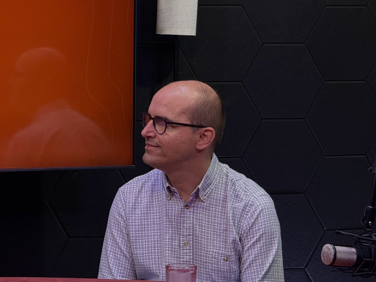 SaludPublicaMx's tweet photo. ¡Hoy en #RadioESPM! 🎙️ Un Atlas de salud mental permitiría reunir datos, visibilizar desigualdades y proponer acciones concretas que fortalezcan la atención en todo el país 🩺🇲🇽

Únete a esta conversación en vivo, ¡ya iniciamos! 🔴
🔗 https://t.co/ZA0MMrcWTP

#ComunidadQueAprende https://t.co/OEjGeRPOVr