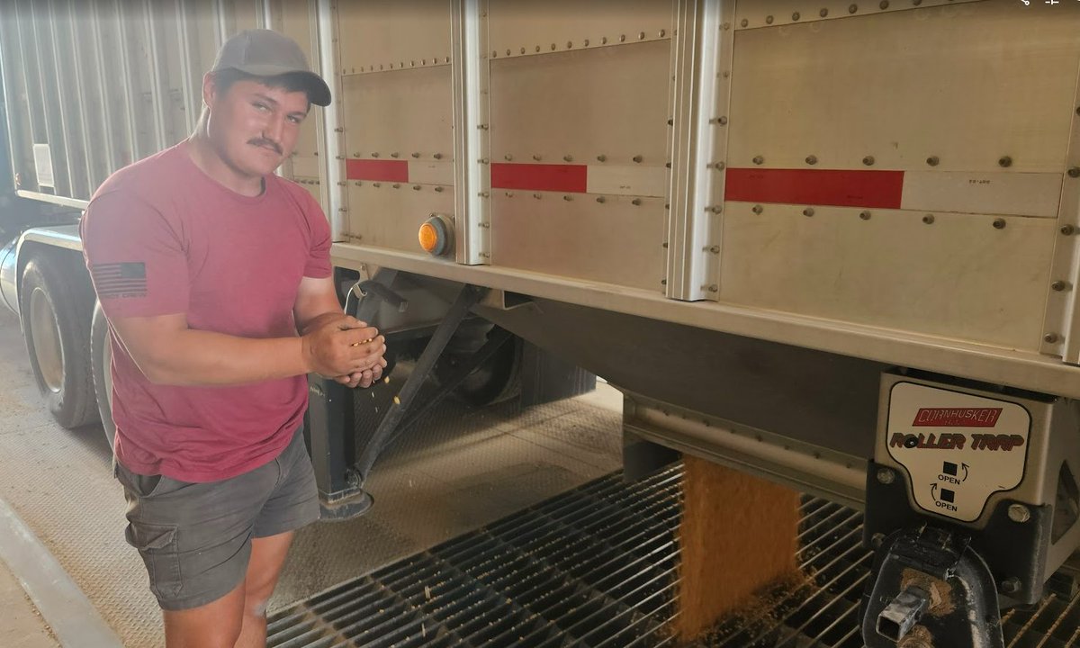 FarmCoopElevCo's tweet photo. First load of #harvest25 corn into Hemingford from Danny Manning. Legacy employee Austin Quinn running the pit. Smitty driving the truck. https://t.co/lYR93JWLgo