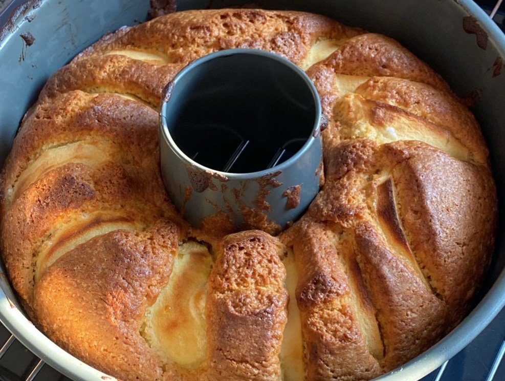 mdlozanoe's tweet image. After a stressful and crazy day, the moon🌙 (I wish I could take better pictures☹️) shows up &quot;to taste&quot;?? my-just from the Owen-cake🥧🥮😊😉😀).
Have a nice evening/night #Xtwitter #PathTwitter @IACytology @CytologyEFCS @SECitologia @SEAP_IAP @ESP_Pathology @israhkhan @tlabiano