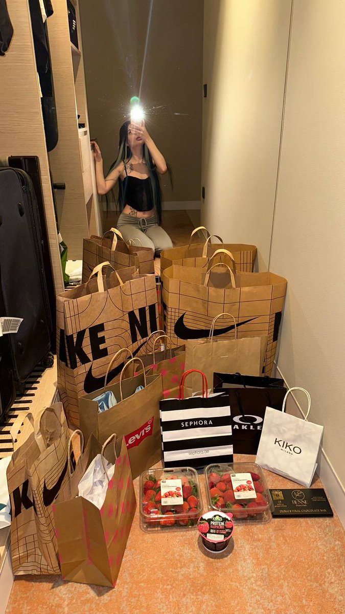 euforyjna's tweet image. Dostałam prezenty od tatusia za seks