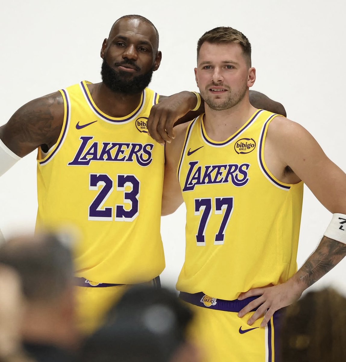 L.A. FOTO que todos queréis tener. Lakers dúo: Luka Doncic y LeBron James

#LakersMediaDay #NBA 

youtube.com/watch?v=8m9R9J…