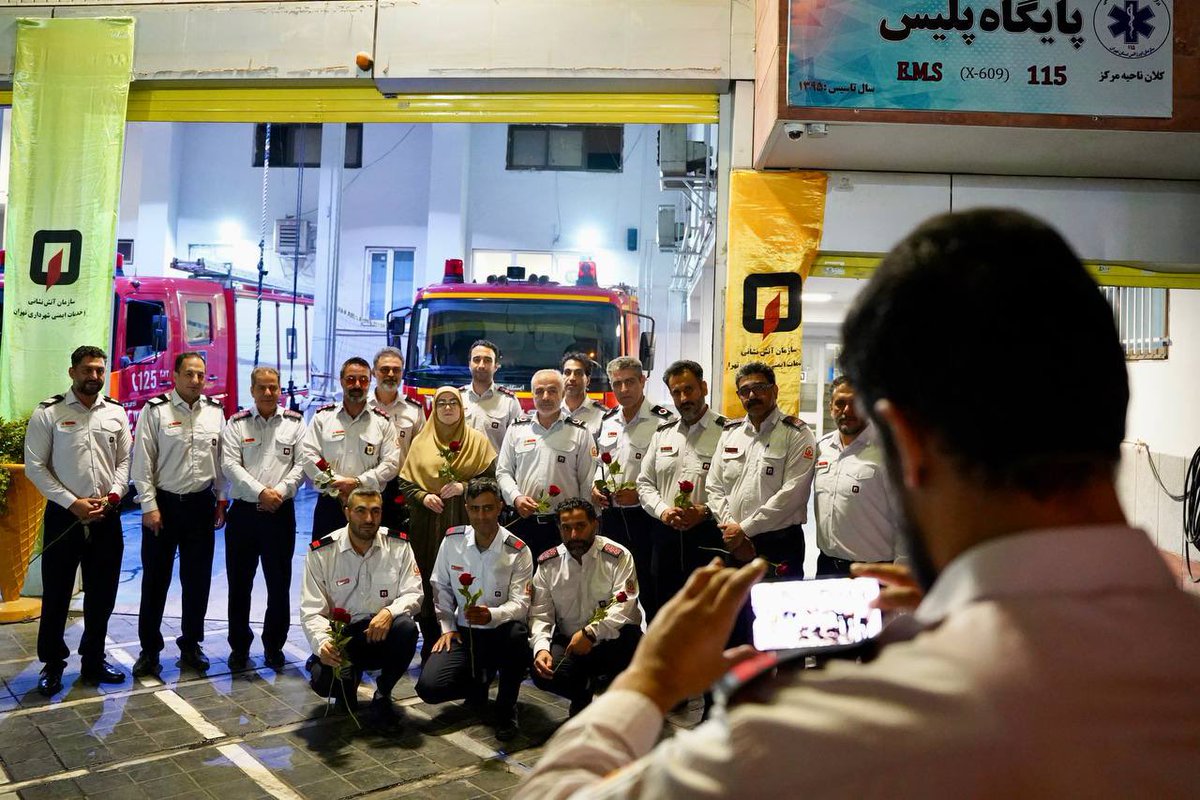 «امروز در بازدید از ایستگاه آتش‌نشانی از نزدیک شاهد فداکاری و آمادگی قهرمانانی بودم که بی‌هیچ چشمداشتی جان خود را سپر مردم می‌کنند. روز آتش‌نشان فرصتی است برای قدردانی از ایثار و شجاعت آنان.
#روز_آتش‌نشان #ایران»
