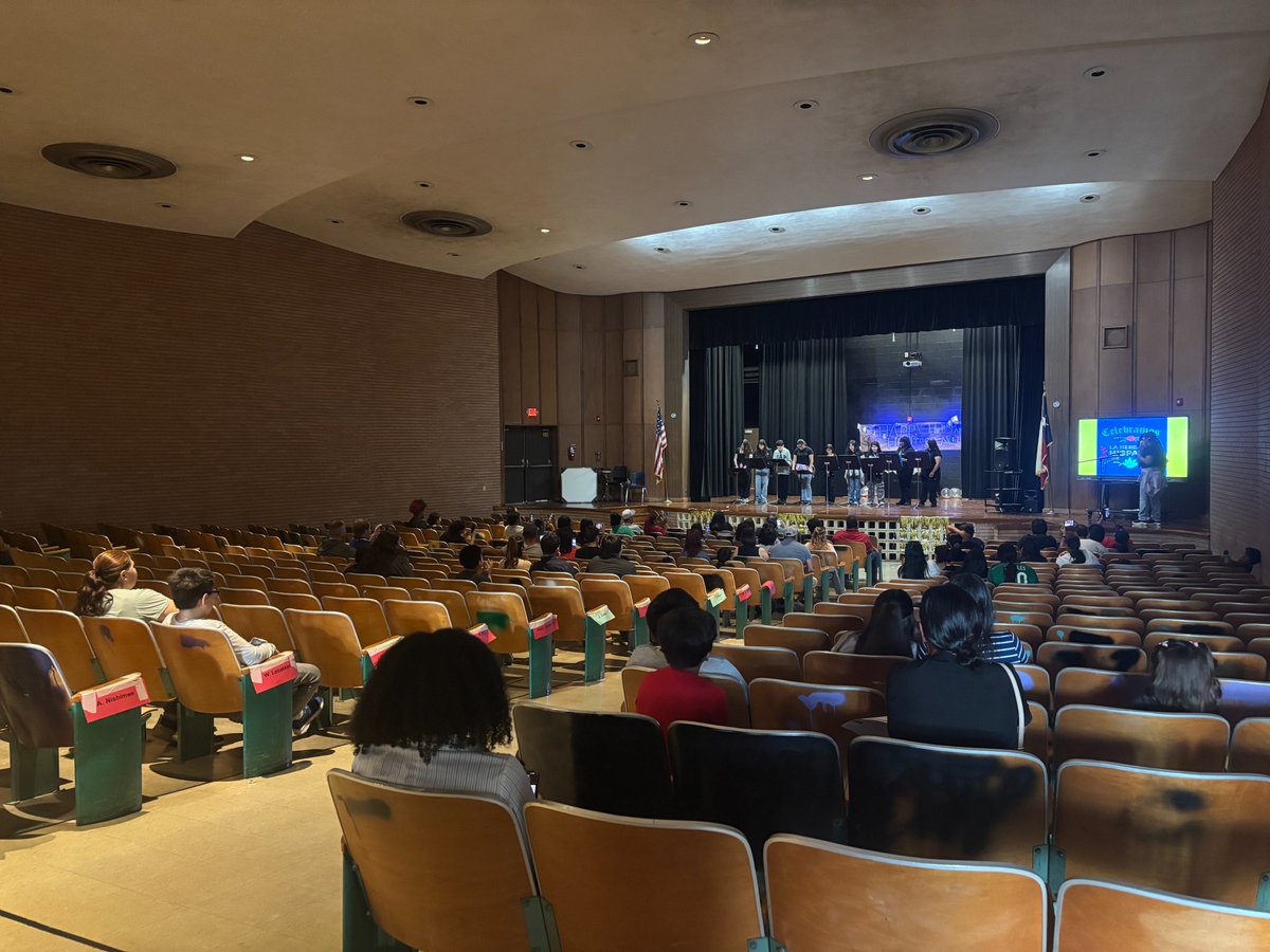 AldineMS_AISD's tweet photo. Big shoutout to everyone that came to our Fall Open House. It was amazing! We had wrap-around services present, a Hispanic Heritage presentation, and families every where!! 

Thank you to our Colt Family for being eager and participating. We love to see it ❤️ https://t.co/boxrq7W4pa