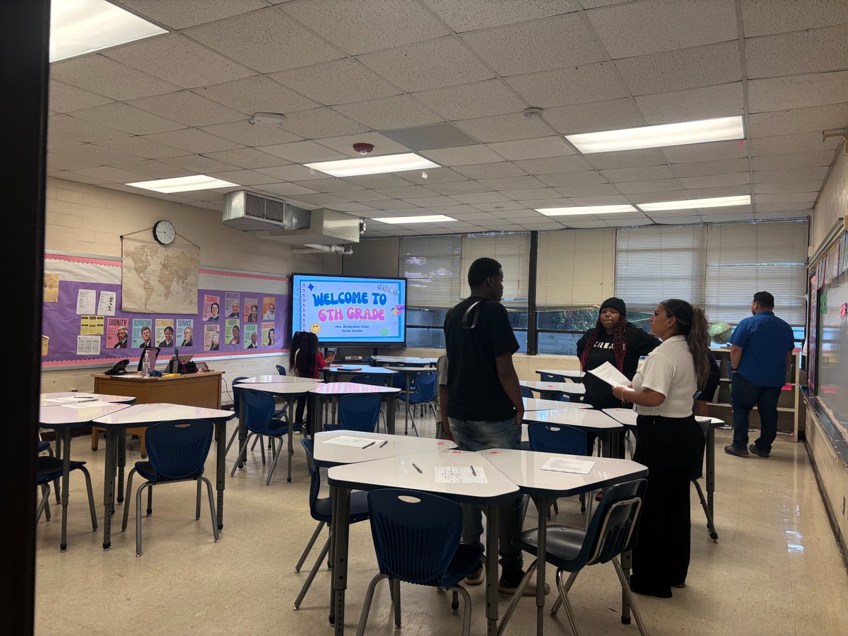 AldineMS_AISD's tweet photo. Big shoutout to everyone that came to our Fall Open House. It was amazing! We had wrap-around services present, a Hispanic Heritage presentation, and families every where!! 

Thank you to our Colt Family for being eager and participating. We love to see it ❤️ https://t.co/boxrq7W4pa