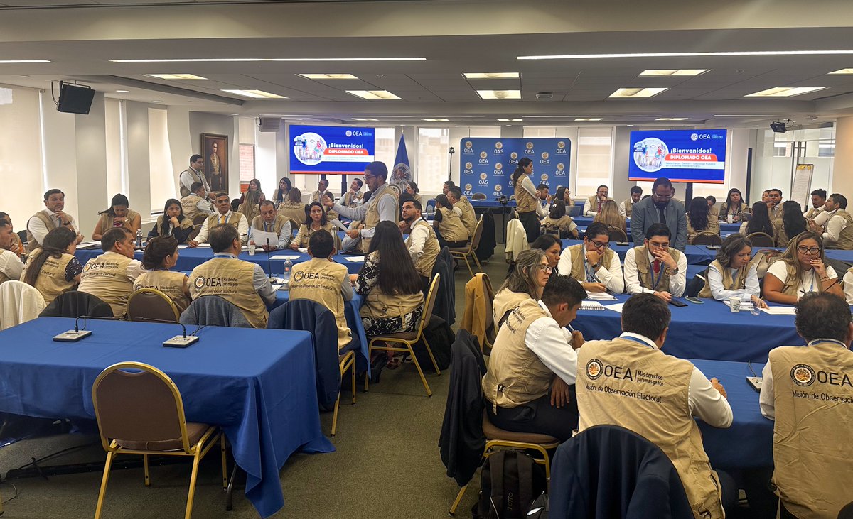 EscuelaOEA's tweet photo. 🎯En este ejercicio práctico del #DiplomadoOEA con DECO/SFD, los participantes asumen el rol de observadores electorales: analizan casos, toman decisiones y refuerzan la cooperación institucional en un escenario de simulación marcado por la polarización.

#EscuelaOEA https://t.co/FRNfASiJbT