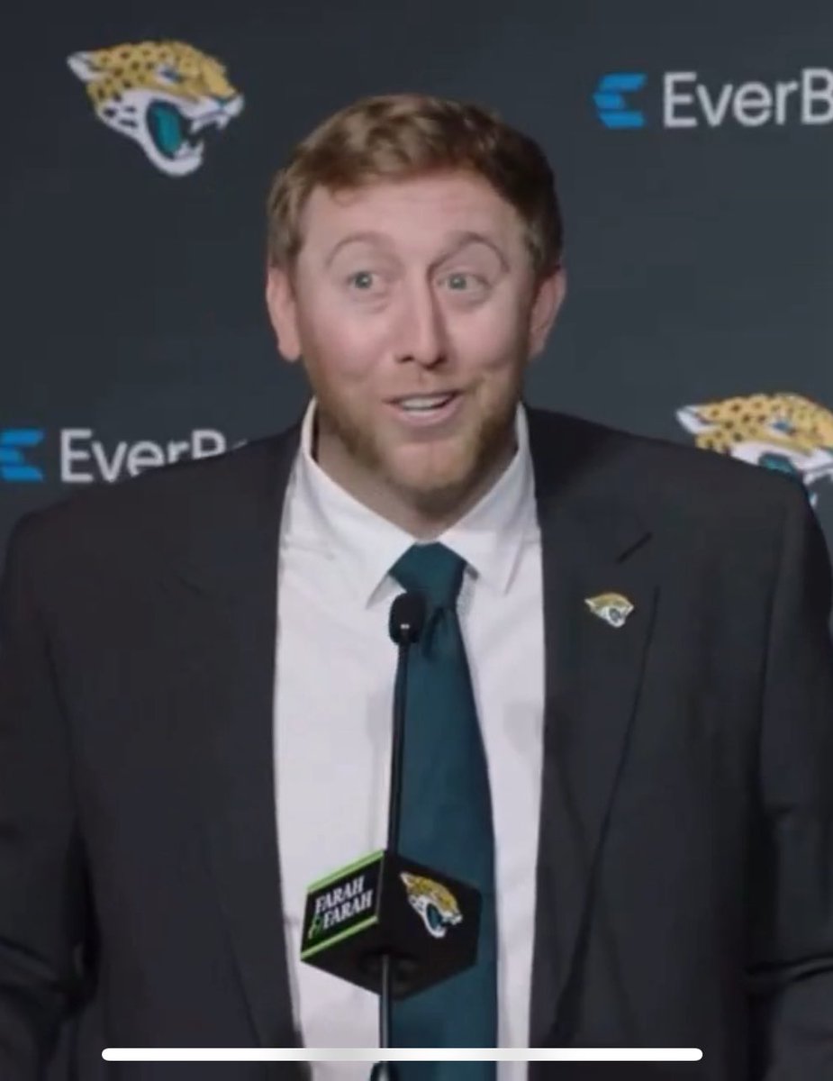UCF_Jaguar's tweet photo. I refuse to believe the goofball on the left is the same guy as Coach Aura on the right https://t.co/CeS6vOStep