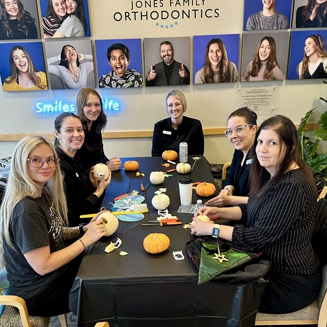 JonesFamOrtho's tweet image. Pumpkin carving party at Jones Family Orthodontics! How'd we do?

Drop a 🧡 if you love our spooky skills!

#PumpkinCarving #JonesSmiles #JonesFamilyOrthodontics #MonroeWA