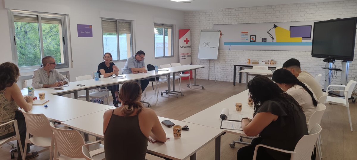 El 19 de sept. se celebró en nuestra sede, reunión de la Red de Inserción Sociolaboral de Móstoles, para fortalecer la coordinación entre entidades y profesionales de inclusión laboral de personas en situación de vulnerabilidad. Intercambio de ideas, experiencias y colaboración.