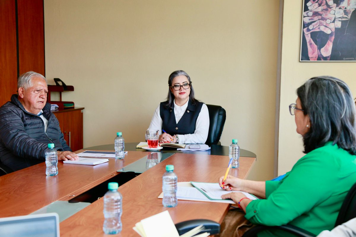 IESSec's tweet photo. #IESSteInforma | @MercyMaldonado_, vocal suplente en representación de los Asegurados, se reunió con dirigentes del Frente Nacional por un Nuevo IESS.

🤝 Trabajamos unidos para fortalecer los derechos de los asegurados y jubilados.