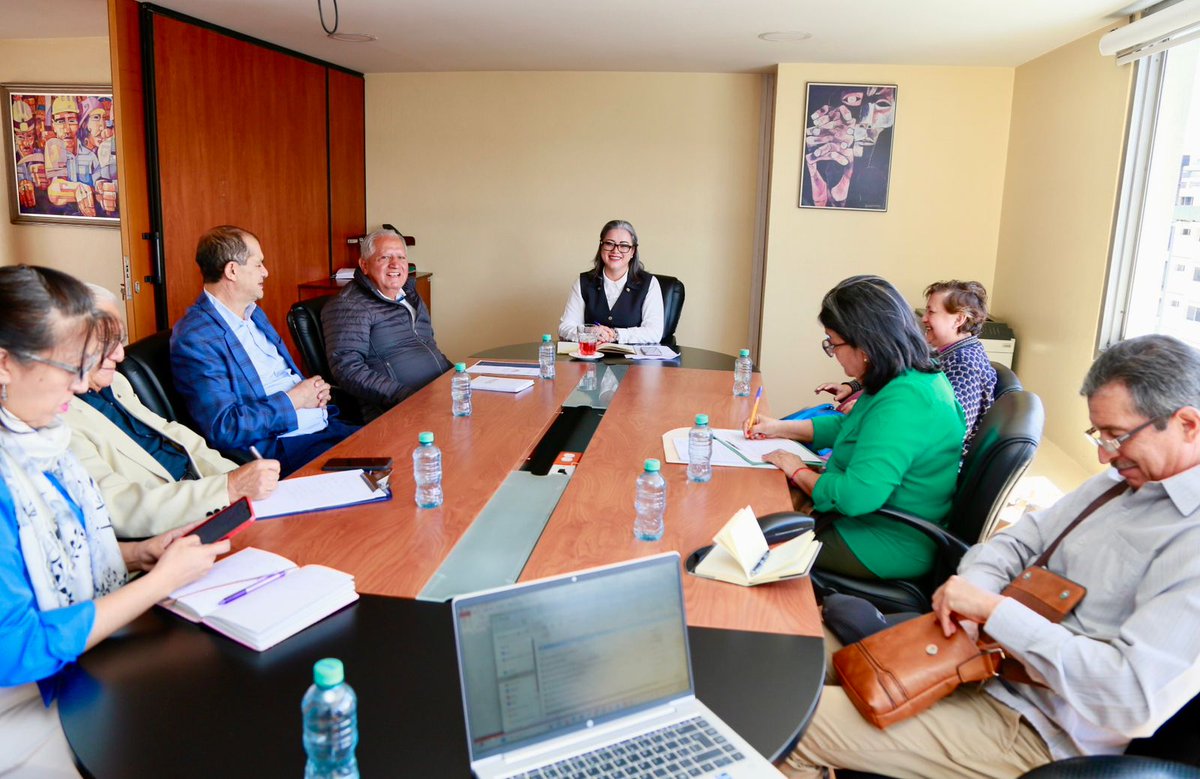 IESSec's tweet photo. #IESSteInforma | @MercyMaldonado_, vocal suplente en representación de los Asegurados, se reunió con dirigentes del Frente Nacional por un Nuevo IESS.

🤝 Trabajamos unidos para fortalecer los derechos de los asegurados y jubilados.