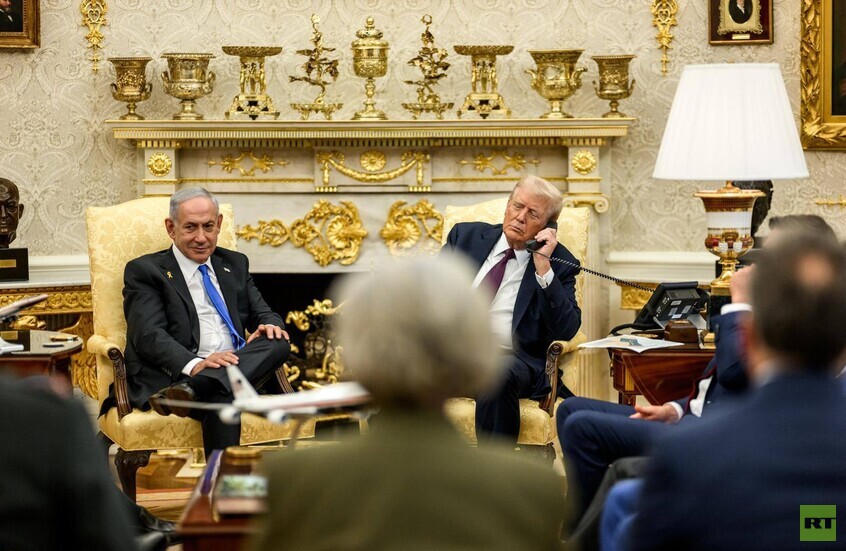 بنود خطة ترمب للتسوية في غزة:

-غزة ستكون منطقة خالية من الإرهاب والتطرف، ولن تُشكّل تهديدًا لجيرانها.
سيُعاد تطوير غزة لصالح سكانها الذين عانوا ما فيه الكفاية.
إذا وافق الطرفان على هذا المقترح، ستنتهي الحرب فورًا. ستنسحب قوات الجيش الإسرائيلي إلى الخط المتفق عليه استعدادًا