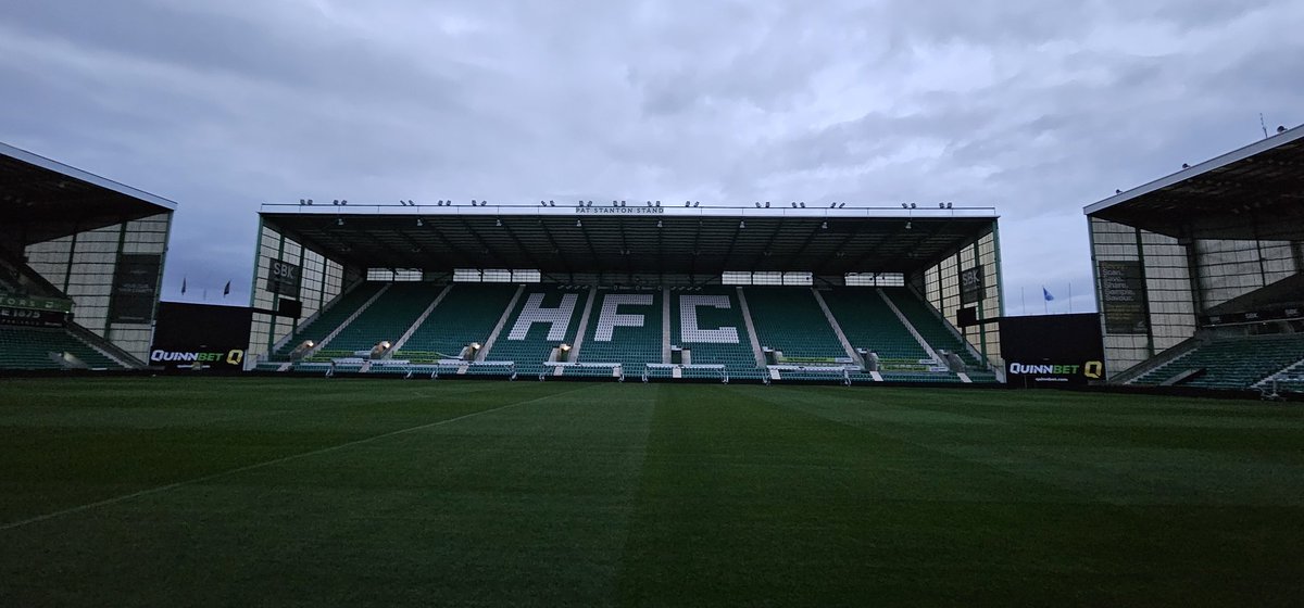 Nice to get a walk and talk round the pitch tonight with <a href="/RentsFaeLeith/">Neil Renton</a> 🇳🇬💚