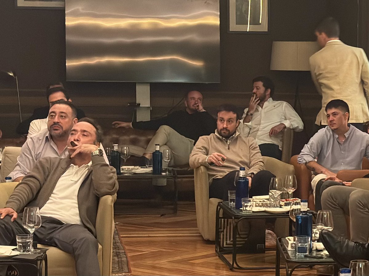 Con sabores, aromas y buenos humos cerramos esta cita con la que recuperamos los afterworks del Club tras el descanso veraniego. 

Gracias por acompañarnos en este viaje sensorial a través de la excelencia.

<a href="/959Realiberico/">959 Ibérico</a> <a href="/CavaRogerGoular/">CavaRogerGoulart</a>