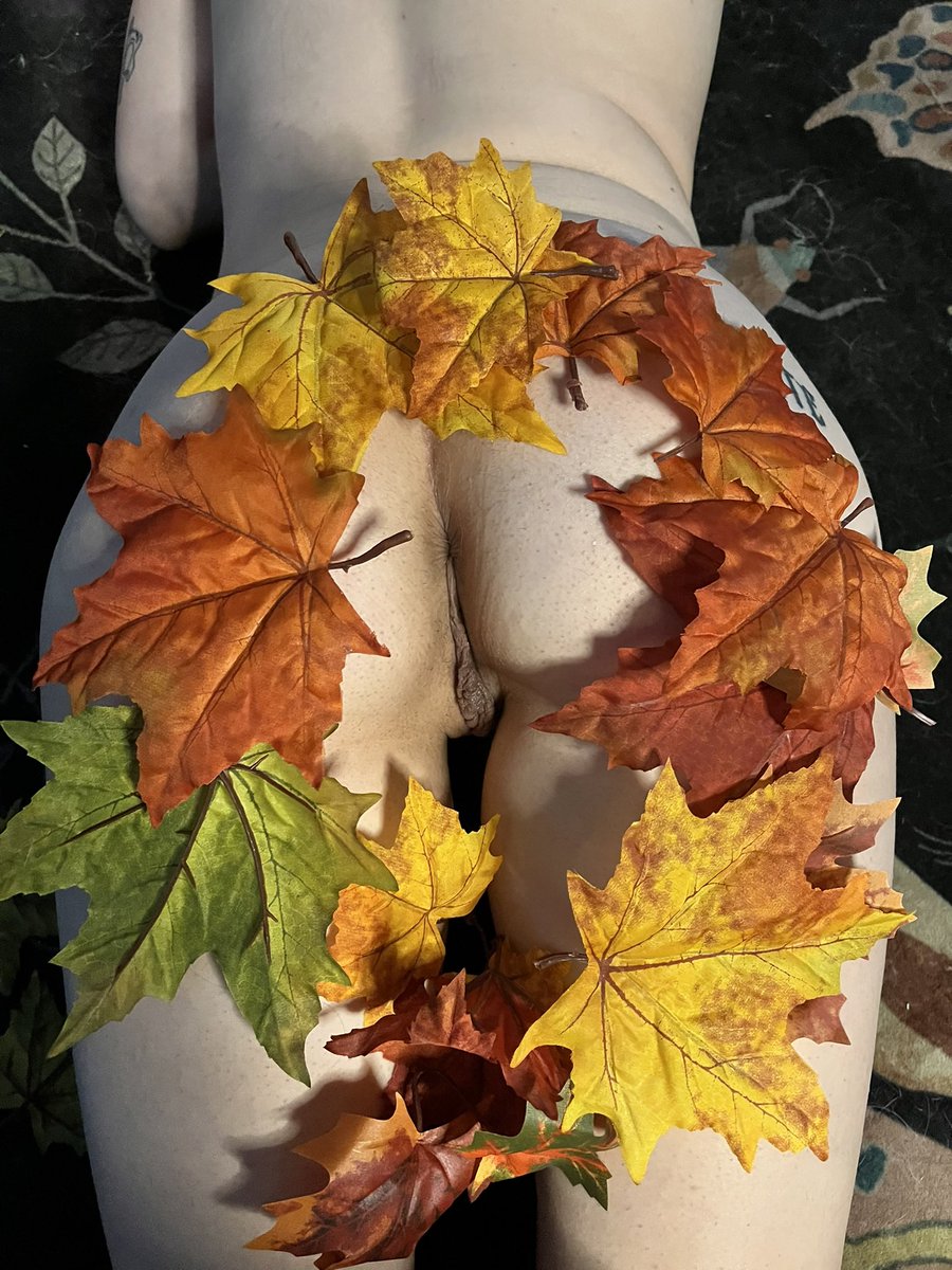 It’s officially Fall! 

#lewds #naked #nature #fall #adultcontent
