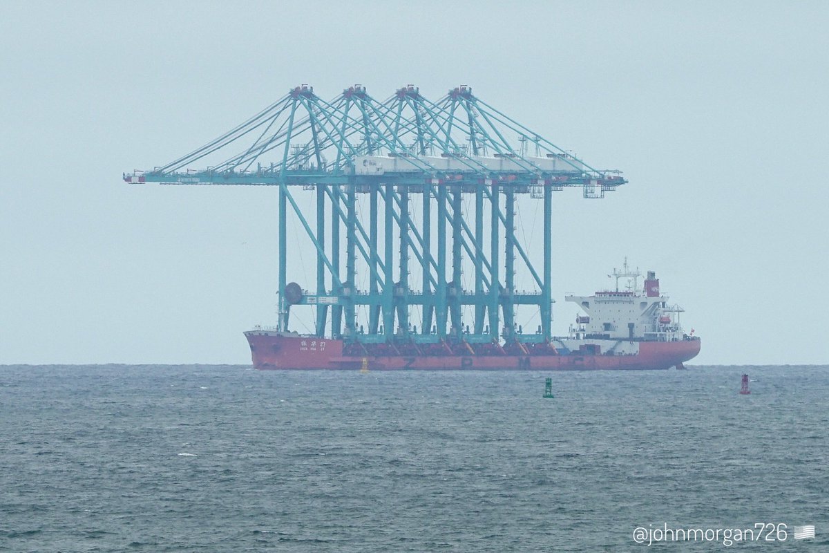 johnmorgan726's tweet photo. The ZHEN HUA 27, IMO:8710182 en route to Norfolk, Virginia, flying the flag of Hong Kong ๐ญ๐ฐ. #ShipsInPics #HeavyLoadCarrier #ZhenHua27 @GANTRY_HUNTER @PortofVirginia https://t.co/y1Lef4YTKv