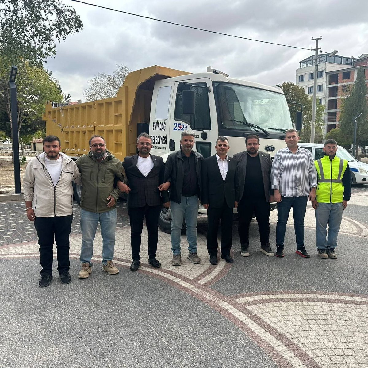 serkankoyuncu03's tweet photo. Belediyemize yine yeni bir #HizmetAracı

İlçemize ve hemşehrilerimize hizmet kapasitemizi arttıracak bu anlamlı desteği sağlayan Yavuzlar İnşaat ailesine teşekkür ediyor, aracın ilçemize ve belediyemize hayırlı olmasını diliyorum. https://t.co/gApuEUkOGY