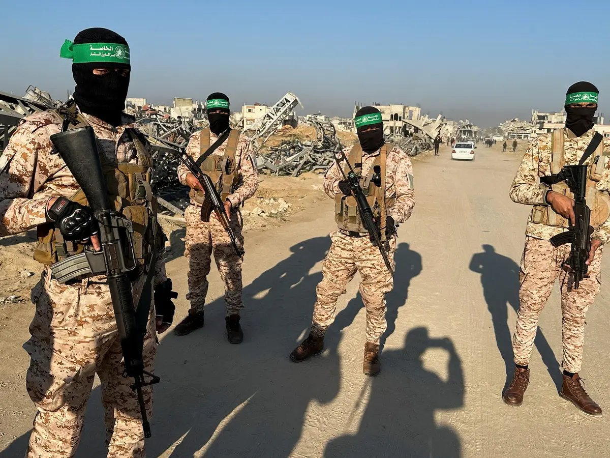 <a href="/tamerqdh/">Tamer | تامر</a> نتنياهو يعلن دعمه لخطة ترامب:
إعادة الأسرى – نزع سلاح غزة – سيطرة أمنية إسرائيلية – حكومة بلا حماس ولا سلطة.

رد المقاومة:
غزة لن تُجرّد من سلاحها، ولن تستسلم لشروط الاحتلال.
والميدان يقول ذلك في غزة 
9 مصايب وقتلى...
وللحديث بقيّة