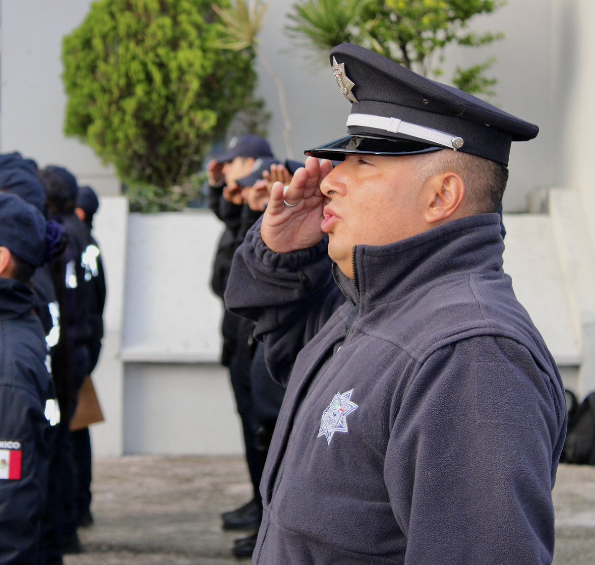 SSPPCSnAndresCH's tweet image. 🗣️🇲🇽 Con fervor entonamos el Himno Nacional en nuestra Ceremonia de Izamiento de Bandera, en la que estuvo presente la presidenta @LupitaCuautleT.

🧑🏻‍🚒👮🏻‍♀️ Las y los que formamos parte de la #SSPPC consolidamos nuestros valores para fortalecer el #CambioDeRumbo en #SanAndrésCholula.