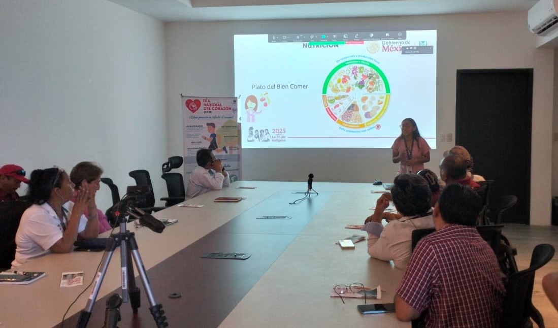 apicampeche's tweet image. Para reducir el riesgo de enfermedades cardiovasculares, personal del #IMSS impartió a trabajadores de #Apicam una plática sobre prevención y promoción de la salud cardiovascular, que incluyó activación física y recomendaciones de alimentación saludable.
#DíaMundialDelCorazón