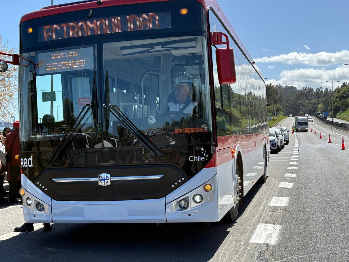 ¡#Biobío avanza!⚡️👏

Hoy se realizó el lanzamiento de licitación para histórica mejora de transporte público de pasajeros entre Concepción, Lota y Coronel.

Esta iniciativa, financiada por <a href="/MTTBiobio/">Seremitt Región del Biobío</a>, permitirá la llegada de 80 nuevos buses (50 eléctricos y 30 diésel)✅