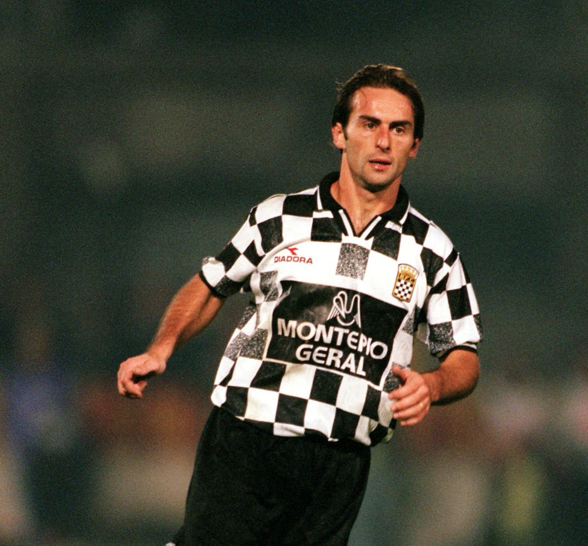 Desolador ver um campeão pelo Boavista, quase em lágrimas no fim do primeiro jogo oficial da época.
Depois de uma serie de adiamentos, nem na distrital esta SAD foi capaz de formar uma equipa que garanta a rápida subida.