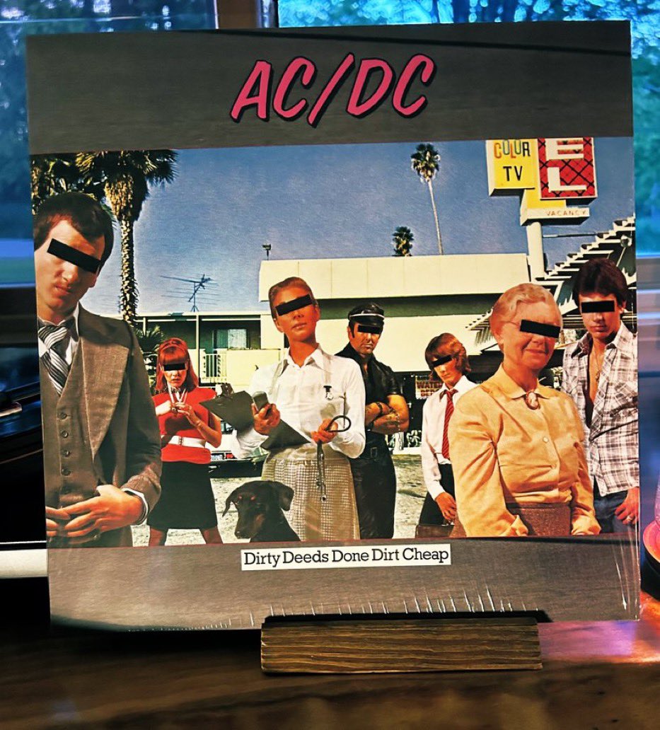 AC/DC
DIRTY DEEDS DONE DIRT CHEAP