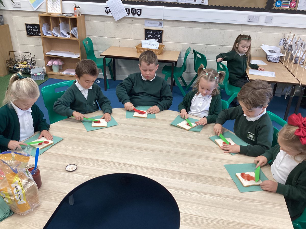 GatesRobins's tweet photo. Today we made jam sandwiches as part of our instruction writing this week. They were tasty and we can’t wait to write our instructions tomorrow. #thegateswriting #thegatesyear1 https://t.co/8CTxUbmNLF