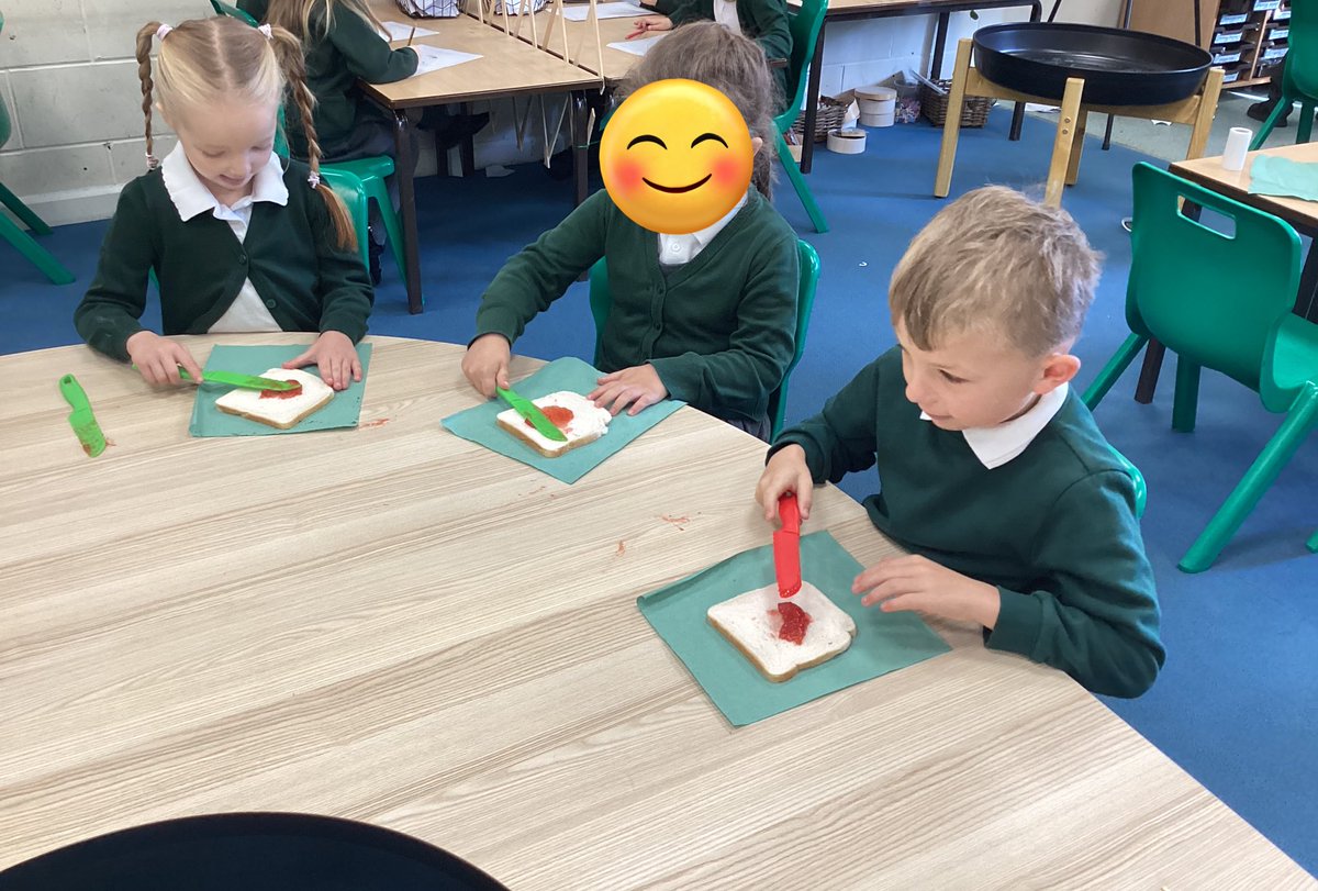 GatesRobins's tweet photo. Today we made jam sandwiches as part of our instruction writing this week. They were tasty and we can’t wait to write our instructions tomorrow. #thegateswriting #thegatesyear1 https://t.co/8CTxUbmNLF
